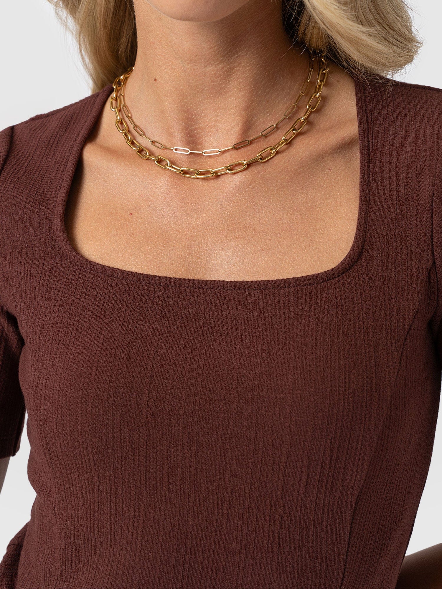 Akia Short Sleeve Tee - Maroon Textured - Women's T-shirts | Saint + Sofia® USA